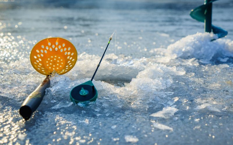 Best ice fishing scoop plastic, aluminum and metal skimmer